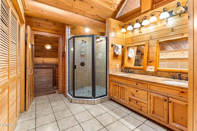 438 Coyote Road, Gatlinburg, TN 37738