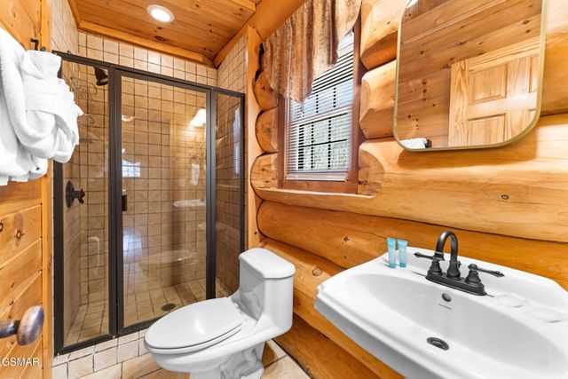 438 Coyote Road, Gatlinburg, TN 37738