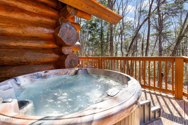 438 Coyote Road, Gatlinburg, TN 37738