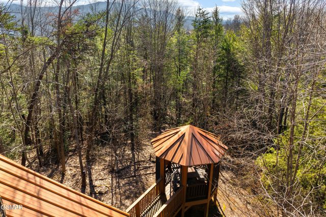 438 Coyote Road, Gatlinburg, TN 37738