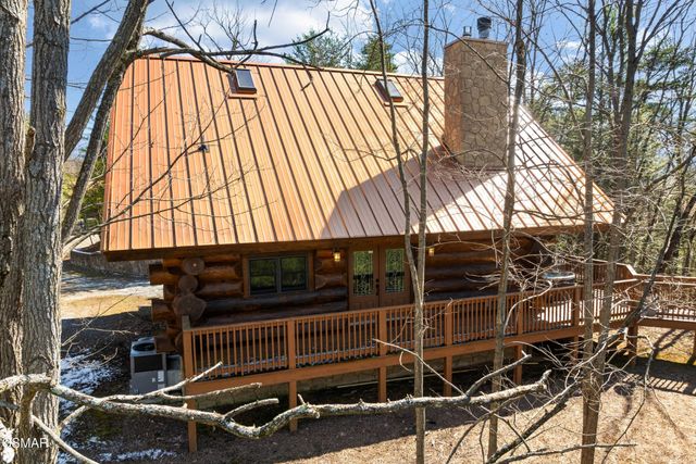 438 Coyote Road, Gatlinburg, TN 37738