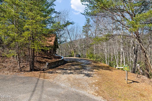 438 Coyote Road, Gatlinburg, TN 37738