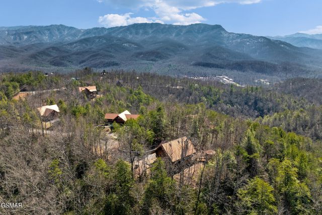 438 Coyote Road, Gatlinburg, TN 37738