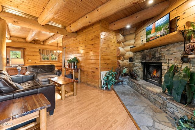 438 Coyote Road, Gatlinburg, TN 37738