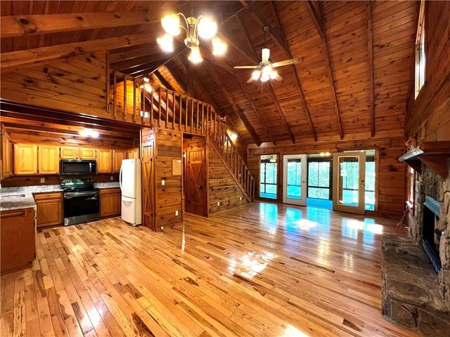 187 Tiffany Lane, Mineral Bluff, GA 30559