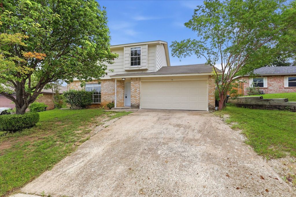 809 Panay Way Drive, Fort Worth, TX 76108