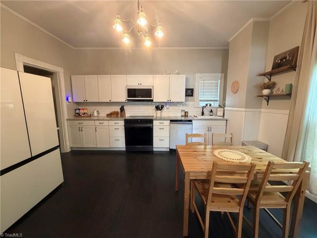 2400 Spring Garden Street, Greensboro, NC 27403
