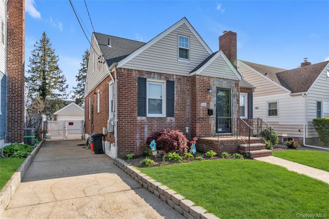 1125 Esther Street, Franklin Square, NY 11010