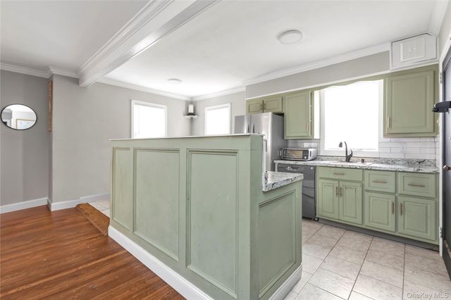 1125 Esther Street, Franklin Square, NY 11010