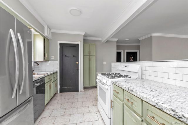 1125 Esther Street, Franklin Square, NY 11010