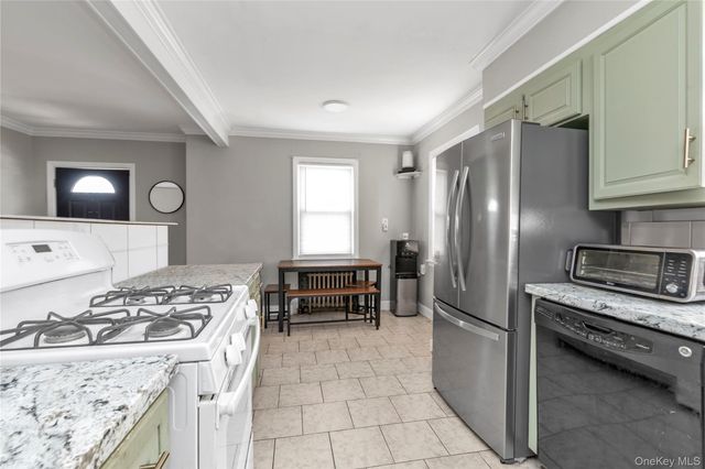 1125 Esther Street, Franklin Square, NY 11010