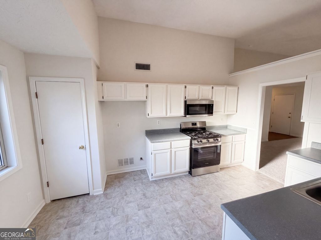 2119 Crystal Lake Drive, Lawrenceville, GA 30044 — photo 2
