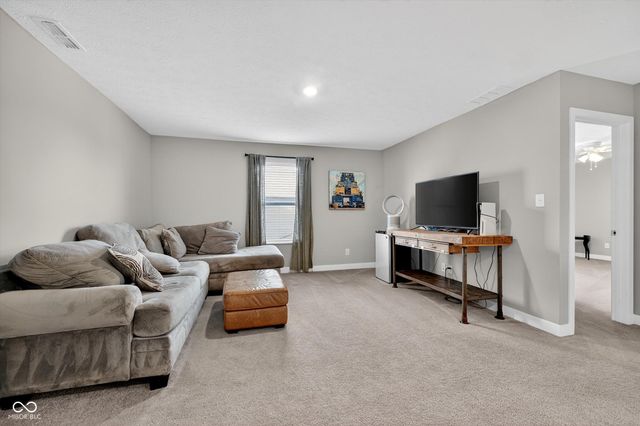 20184 Fenside Crossing, Westfield, IN 46074