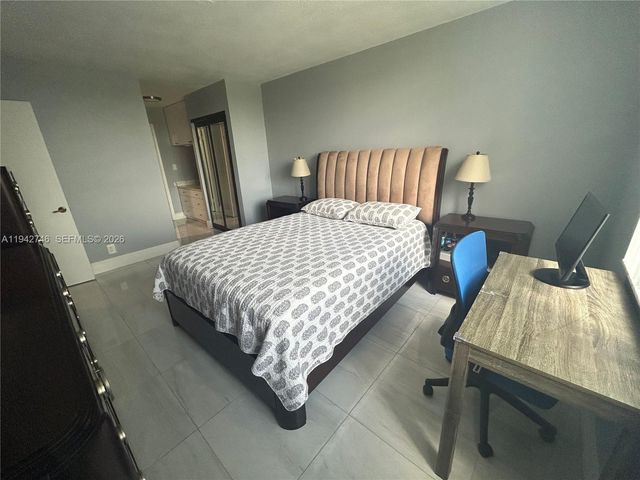 8900 Washington Blvd 405A, Pembroke Pines, FL 33025