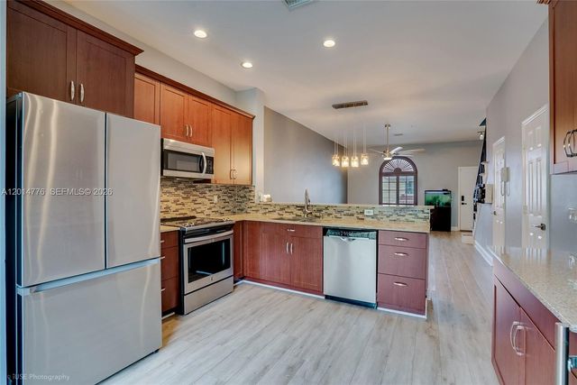 2461 NE 14th St 2461, Pompano Beach, FL 33062