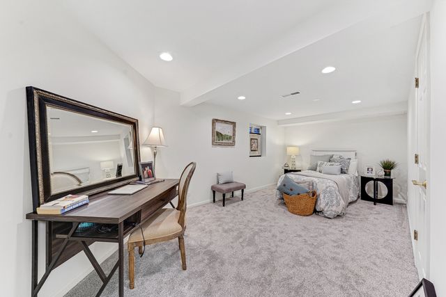 390 S Basswood Road, Lake Forest, IL 60045