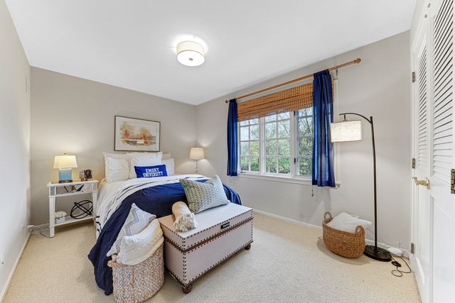 390 S Basswood Road, Lake Forest, IL 60045