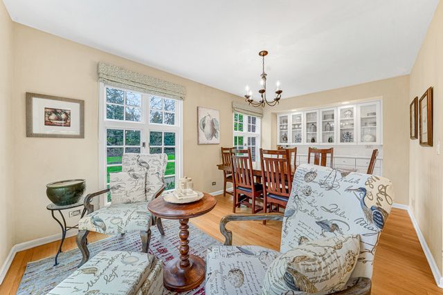 390 S Basswood Road, Lake Forest, IL 60045