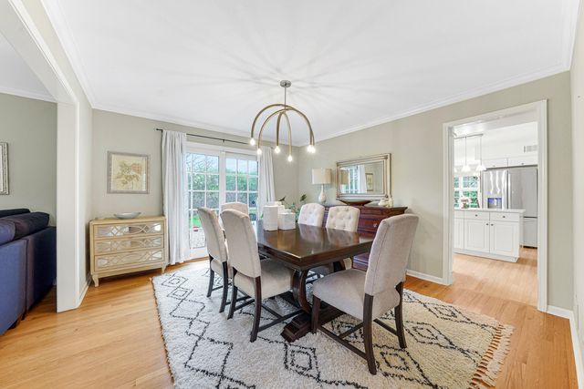 390 S Basswood Road, Lake Forest, IL 60045