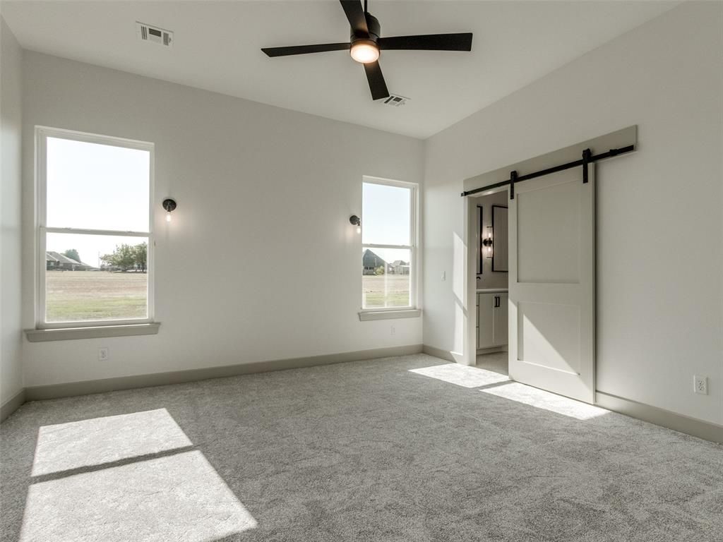 Image 5 of property listing at 1113 Jaden Boulevard, Tuttle, OK 73089