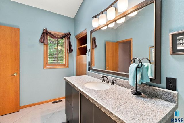 3509 E Braeburn Cir Circle, Sioux Falls, SD 57103