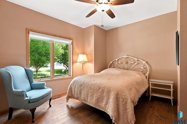 3509 E Braeburn Cir Circle, Sioux Falls, SD 57103
