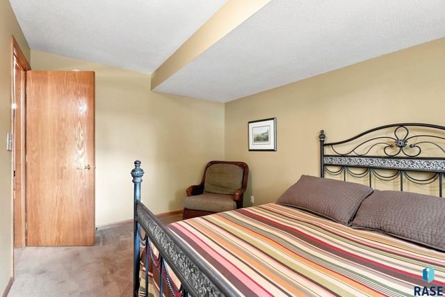 3509 E Braeburn Cir Circle, Sioux Falls, SD 57103