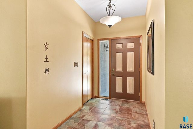 3509 E Braeburn Cir Circle, Sioux Falls, SD 57103