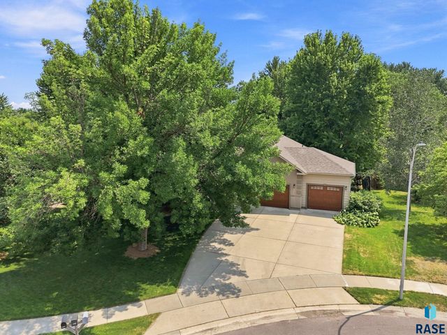 3509 E Braeburn Cir Circle, Sioux Falls, SD 57103