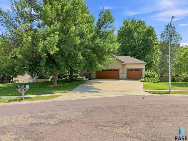 3509 E Braeburn Cir Circle, Sioux Falls, SD 57103