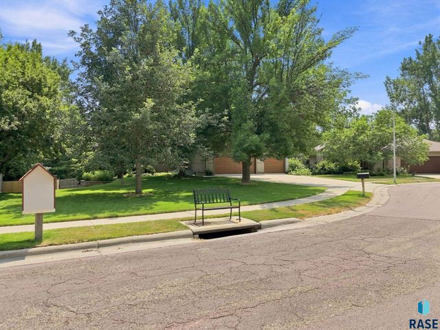 3509 E Braeburn Cir Circle, Sioux Falls, SD 57103