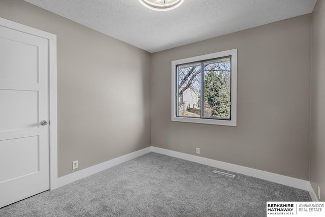 14007 Rose Lane Road, Omaha, NE 68138