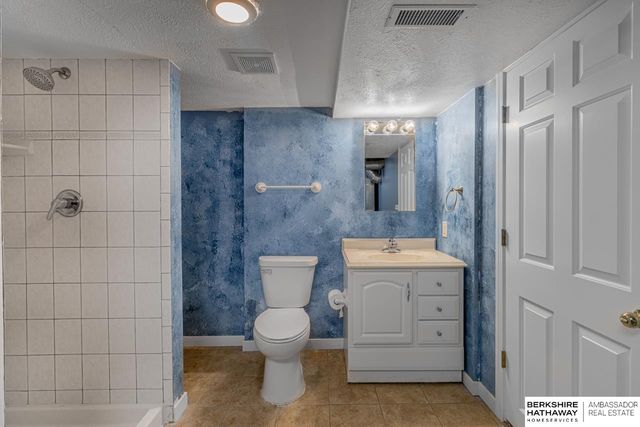 14007 Rose Lane Road, Omaha, NE 68138