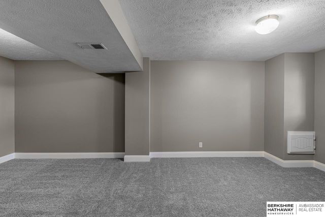 14007 Rose Lane Road, Omaha, NE 68138