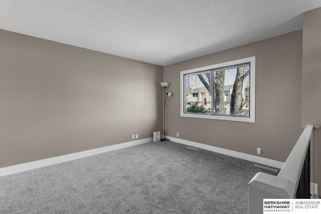 14007 Rose Lane Road, Omaha, NE 68138