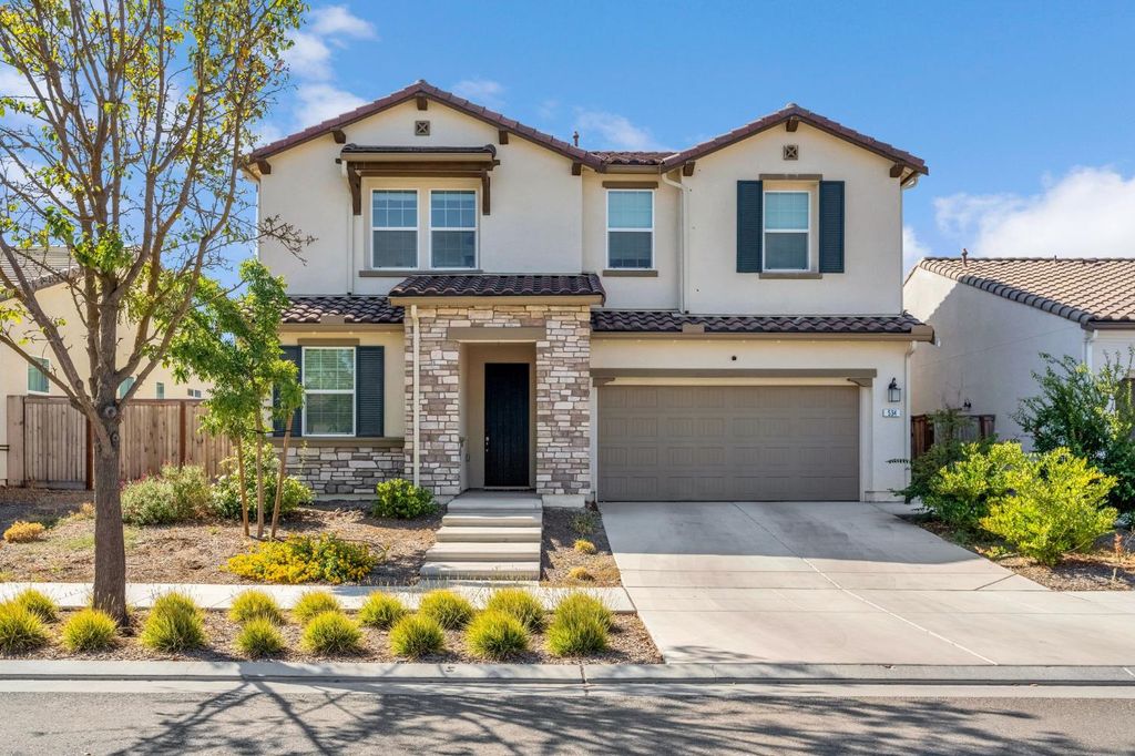 Image 1 of property listing at 534 Laurel Crest Avenue, Madera, CA 93636