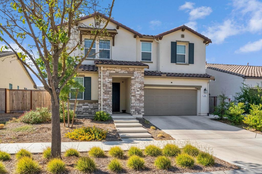 Image 11 of property listing at 534 Laurel Crest Avenue, Madera, CA 93636