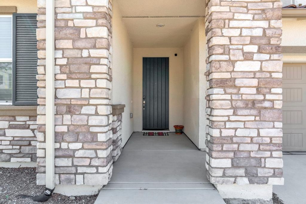 Image 12 of property listing at 534 Laurel Crest Avenue, Madera, CA 93636