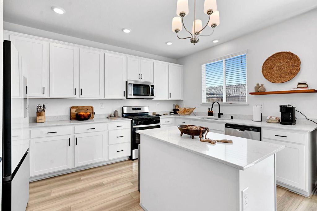 Image 21 of property listing at 534 Laurel Crest Avenue, Madera, CA 93636