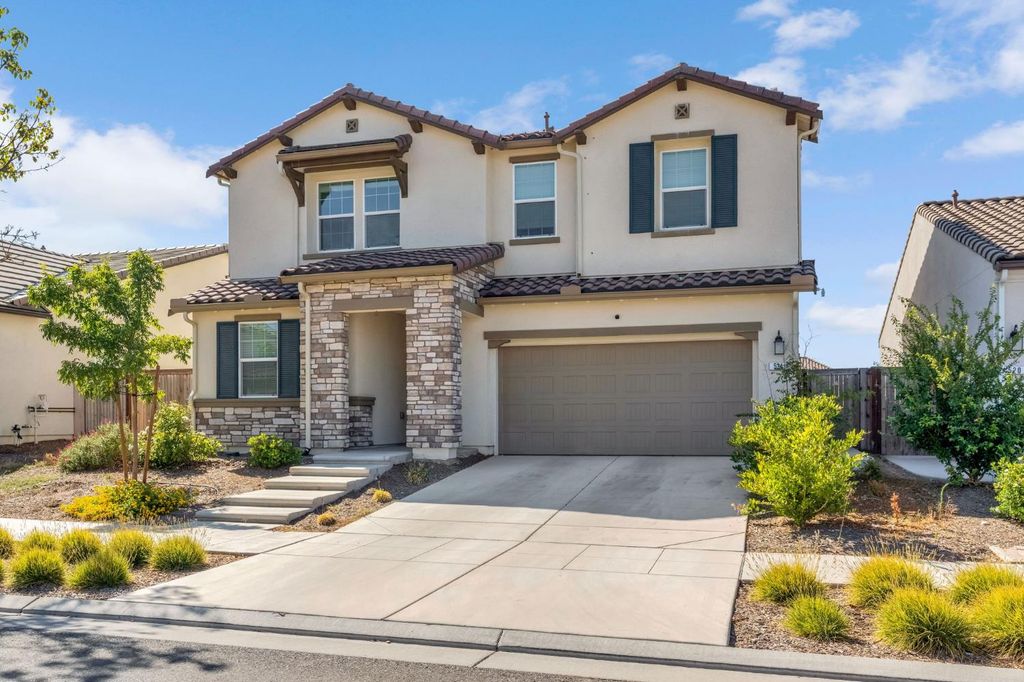 Image 3 of property listing at 534 Laurel Crest Avenue, Madera, CA 93636
