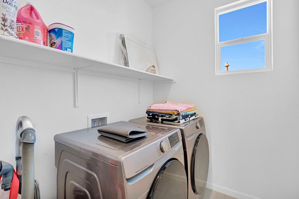 Image 33 of property listing at 534 Laurel Crest Avenue, Madera, CA 93636