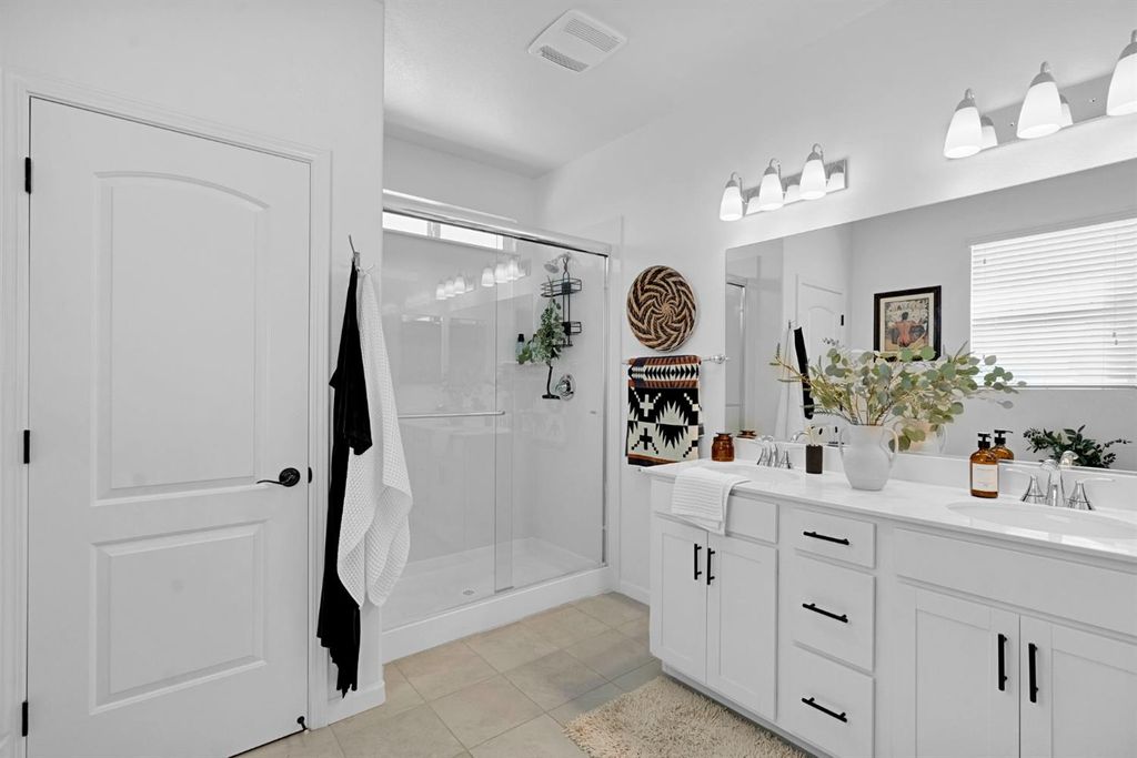 Image 38 of property listing at 534 Laurel Crest Avenue, Madera, CA 93636