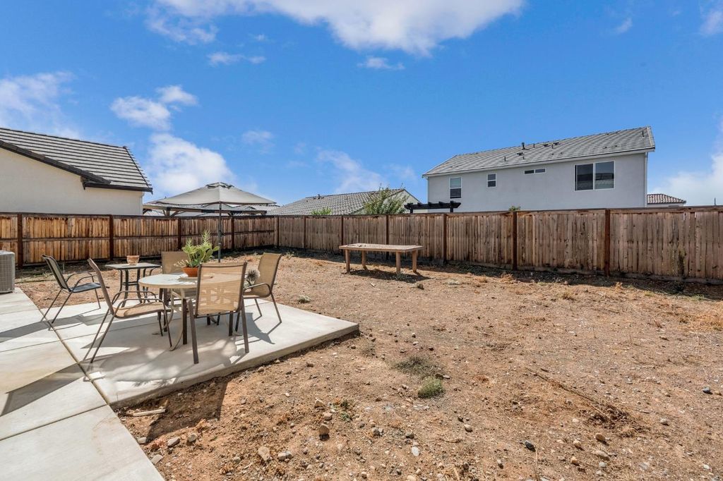 Image 39 of property listing at 534 Laurel Crest Avenue, Madera, CA 93636