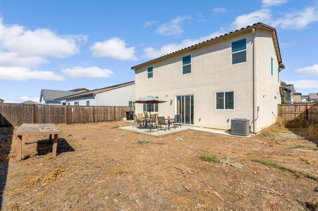 Image 41 of property listing at 534 Laurel Crest Avenue, Madera, CA 93636