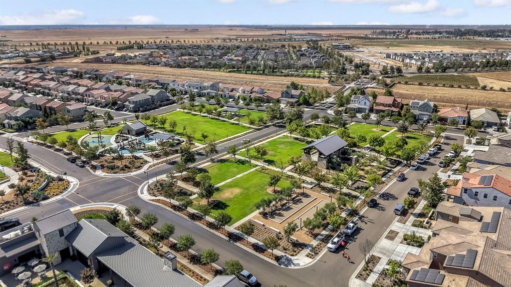 Image 6 of property listing at 534 Laurel Crest Avenue, Madera, CA 93636
