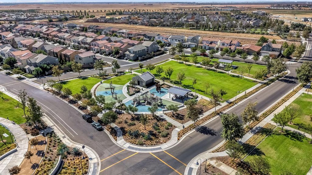 Image 7 of property listing at 534 Laurel Crest Avenue, Madera, CA 93636
