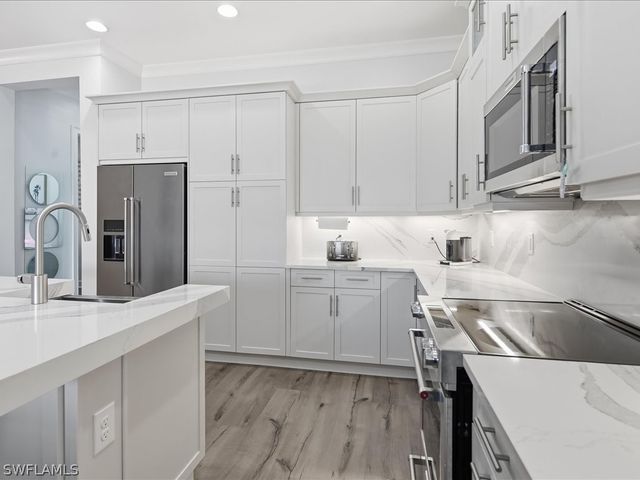 6827 Saona CT, Naples, FL 34113