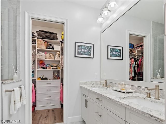 6827 Saona CT, Naples, FL 34113