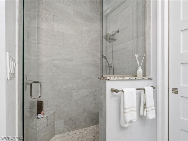 6827 Saona CT, Naples, FL 34113