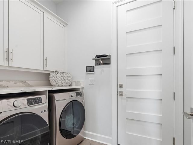 6827 Saona CT, Naples, FL 34113